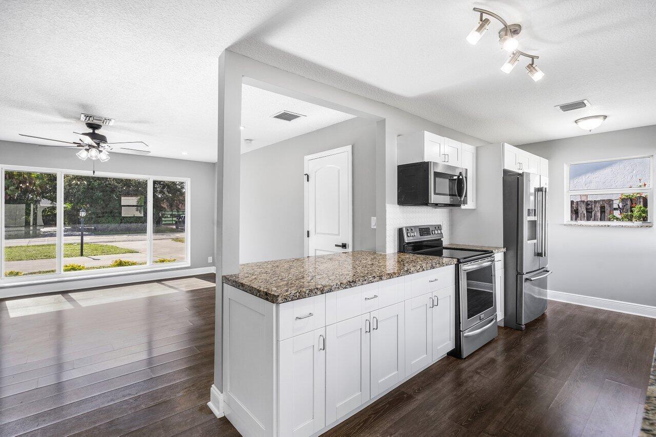 611 Lindell Boulevard