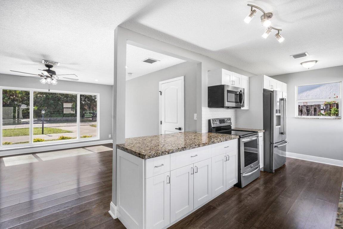 611 Lindell Boulevard