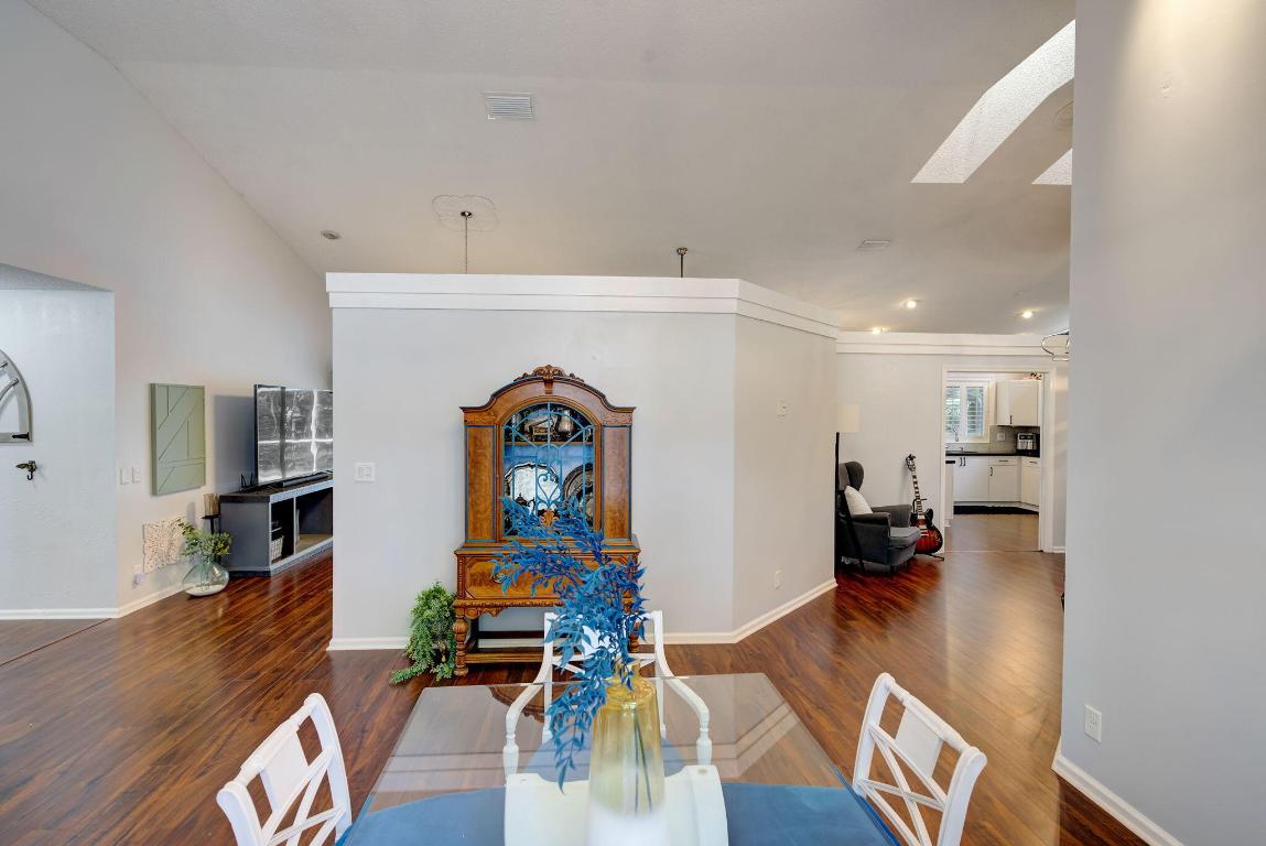 10663 Avenida Santa Ana