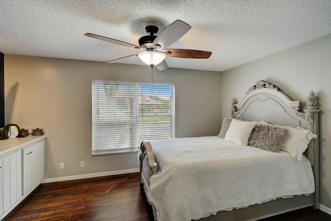 10663 Avenida Santa Ana