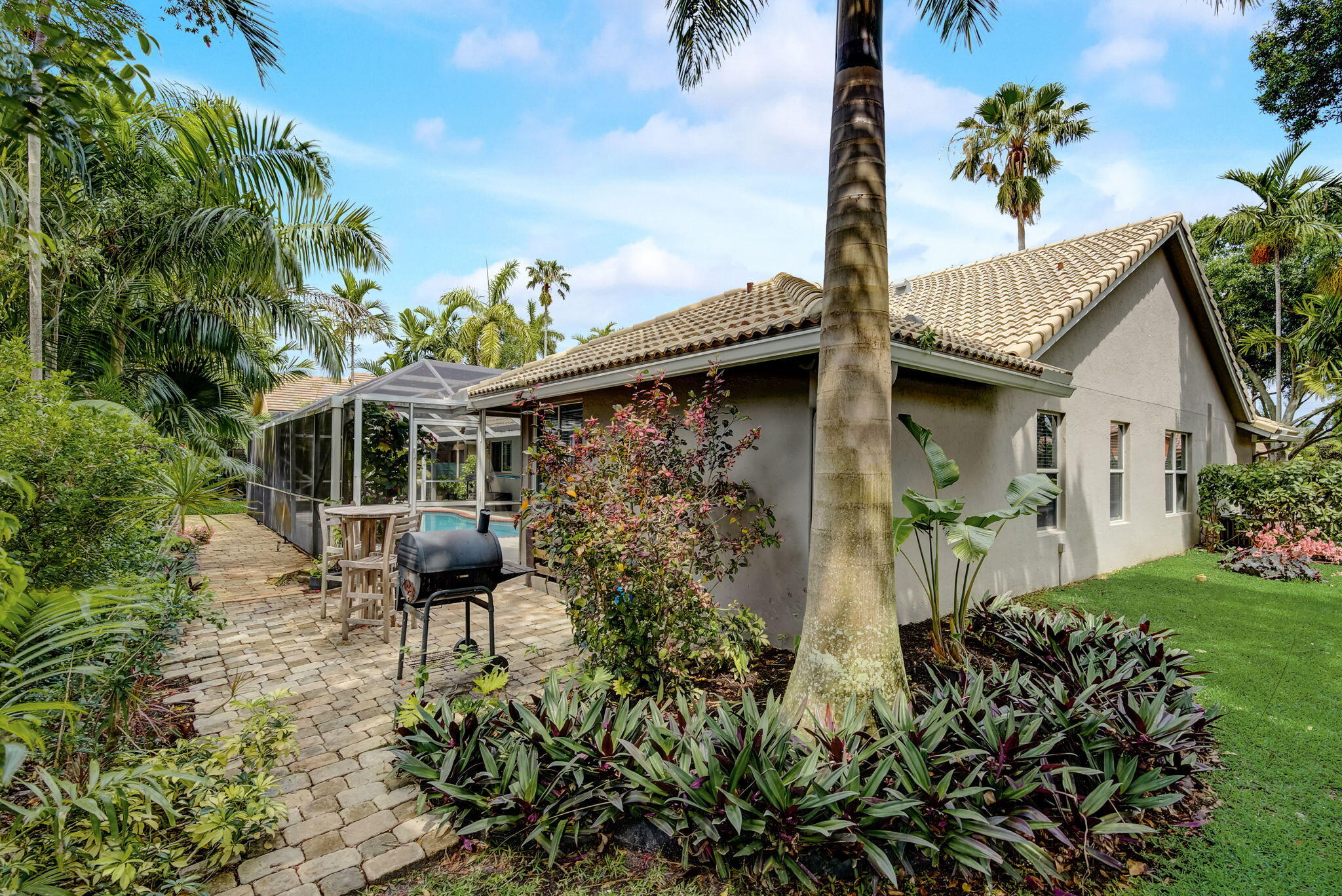 10663 Avenida Santa Ana