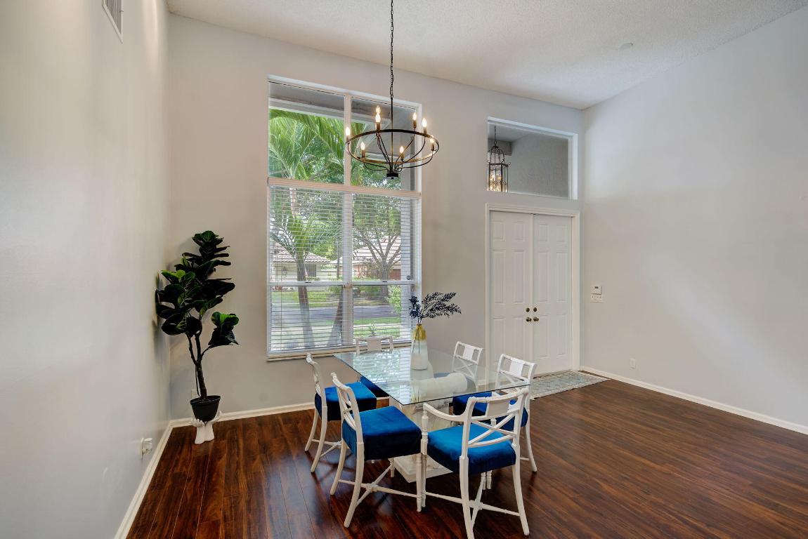 10663 Avenida Santa Ana