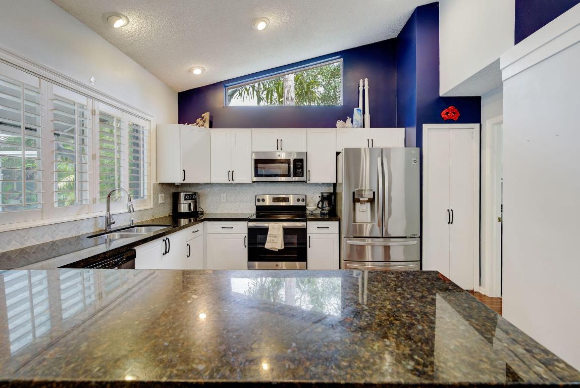 10663 Avenida Santa Ana