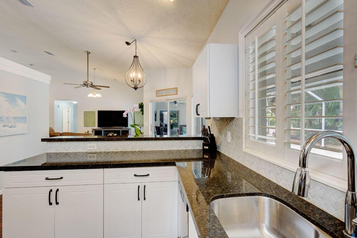 10663 Avenida Santa Ana