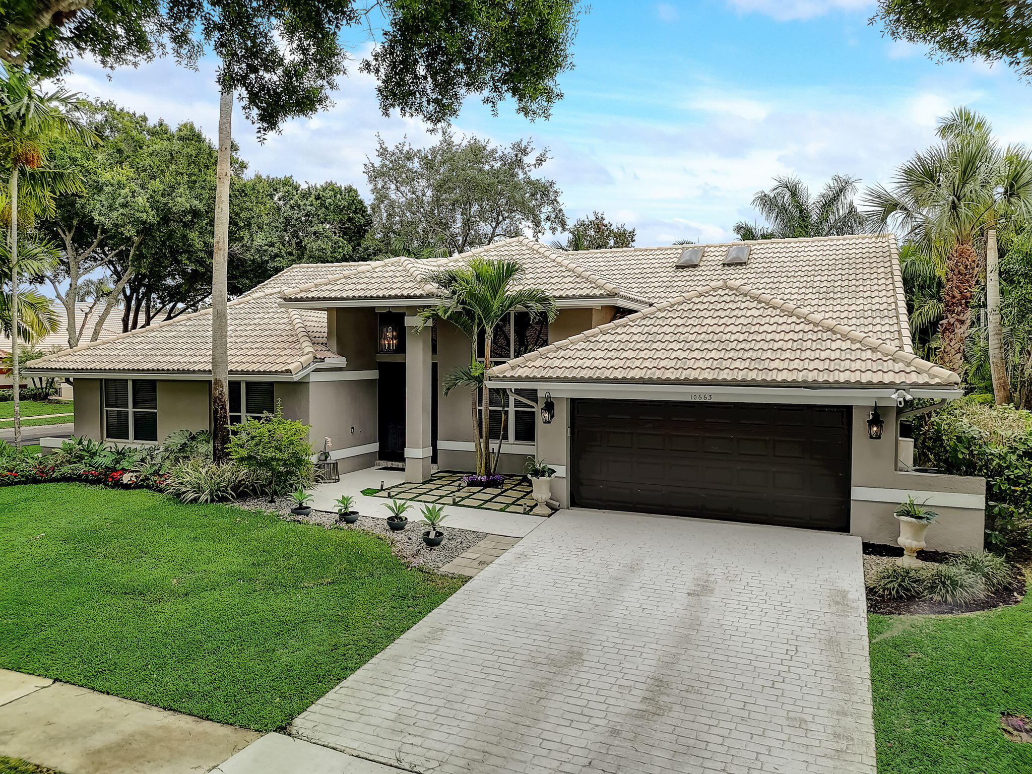 10663 Avenida Santa Ana