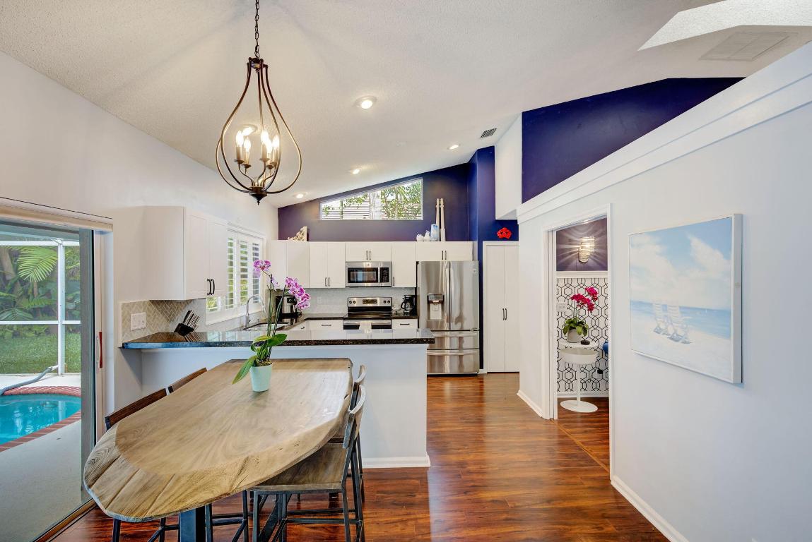 10663 Avenida Santa Ana