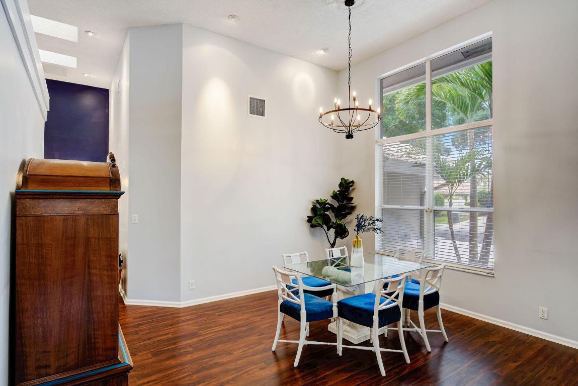 10663 Avenida Santa Ana