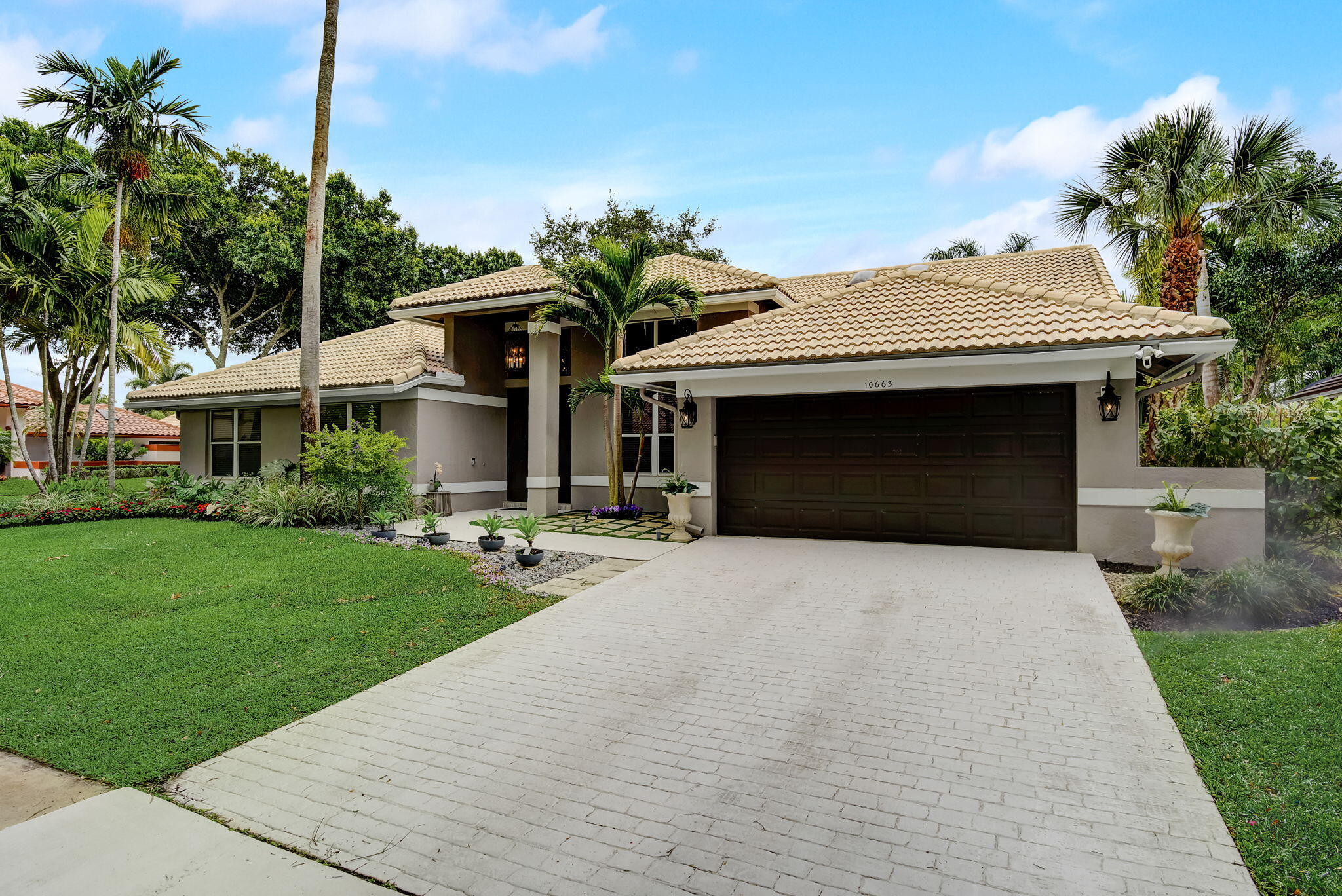 10663 Avenida Santa Ana