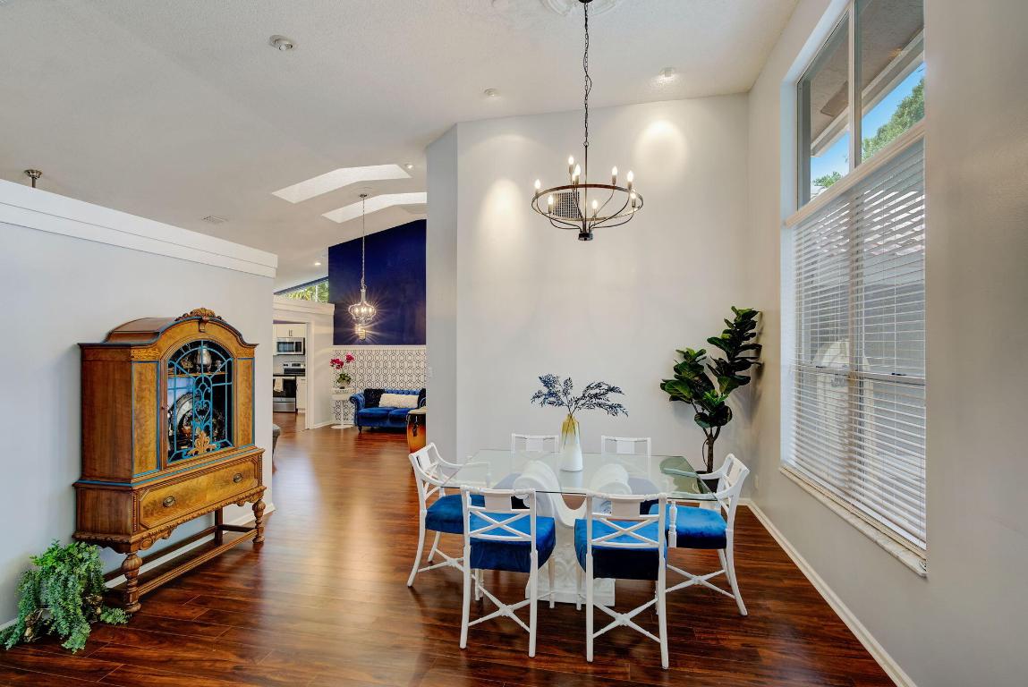 10663 Avenida Santa Ana