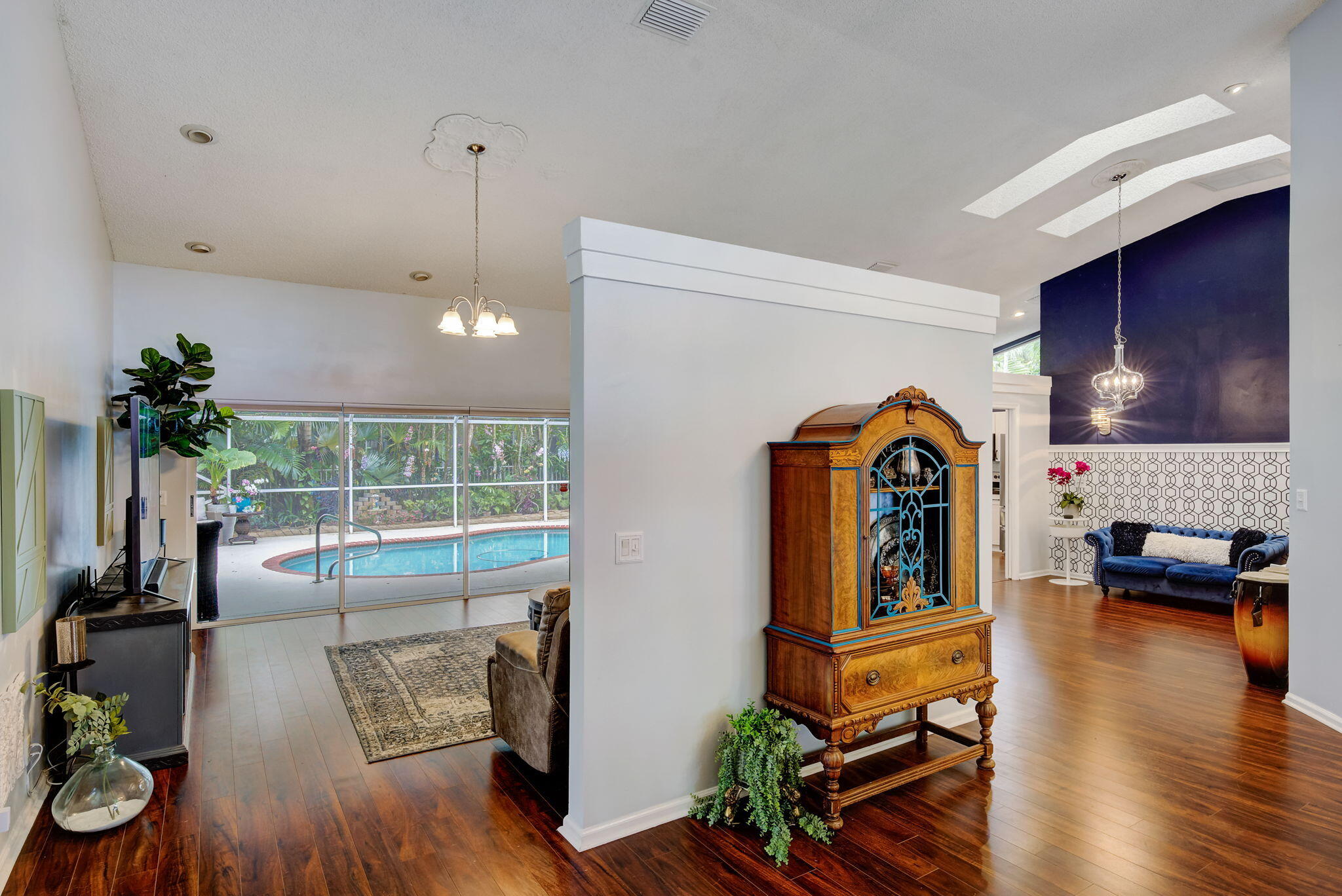 10663 Avenida Santa Ana