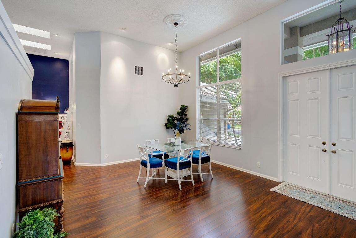 10663 Avenida Santa Ana