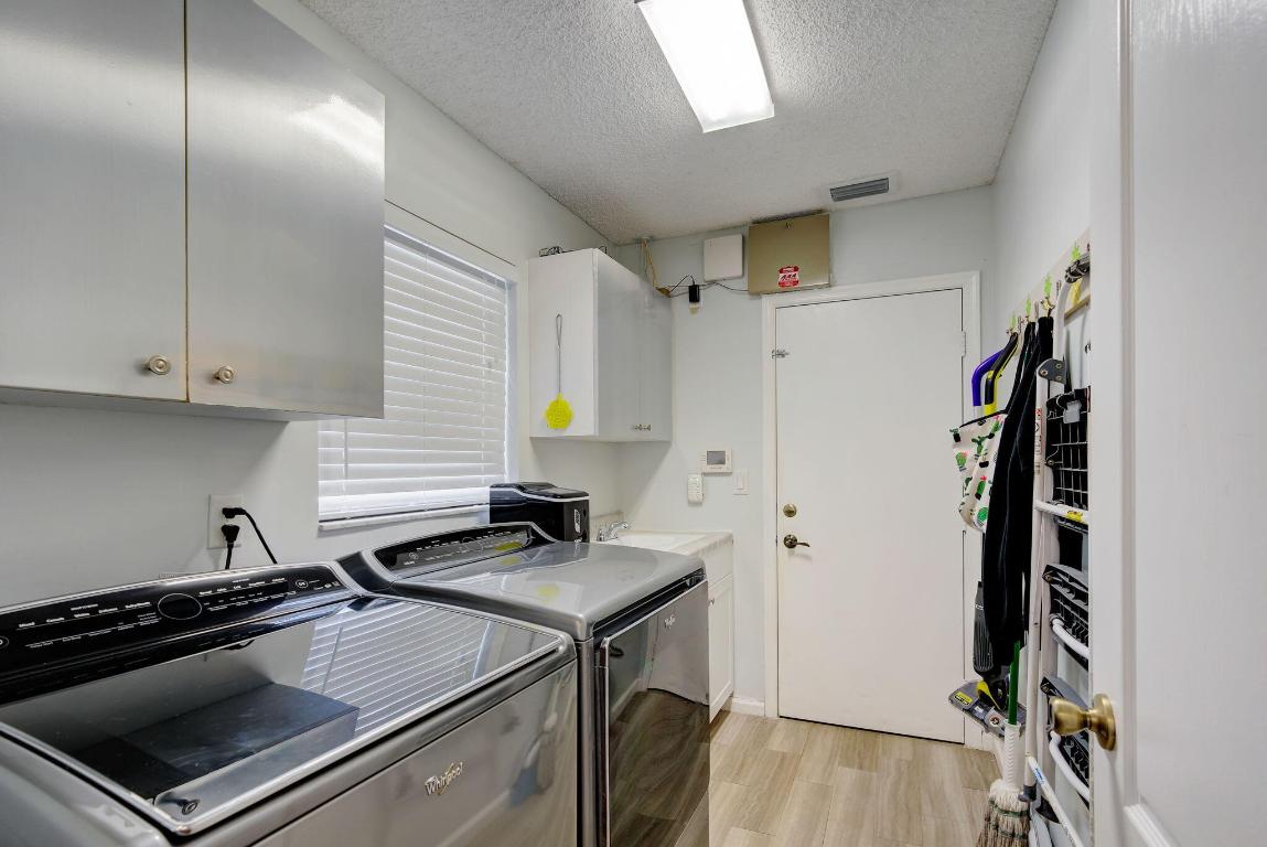 10663 Avenida Santa Ana