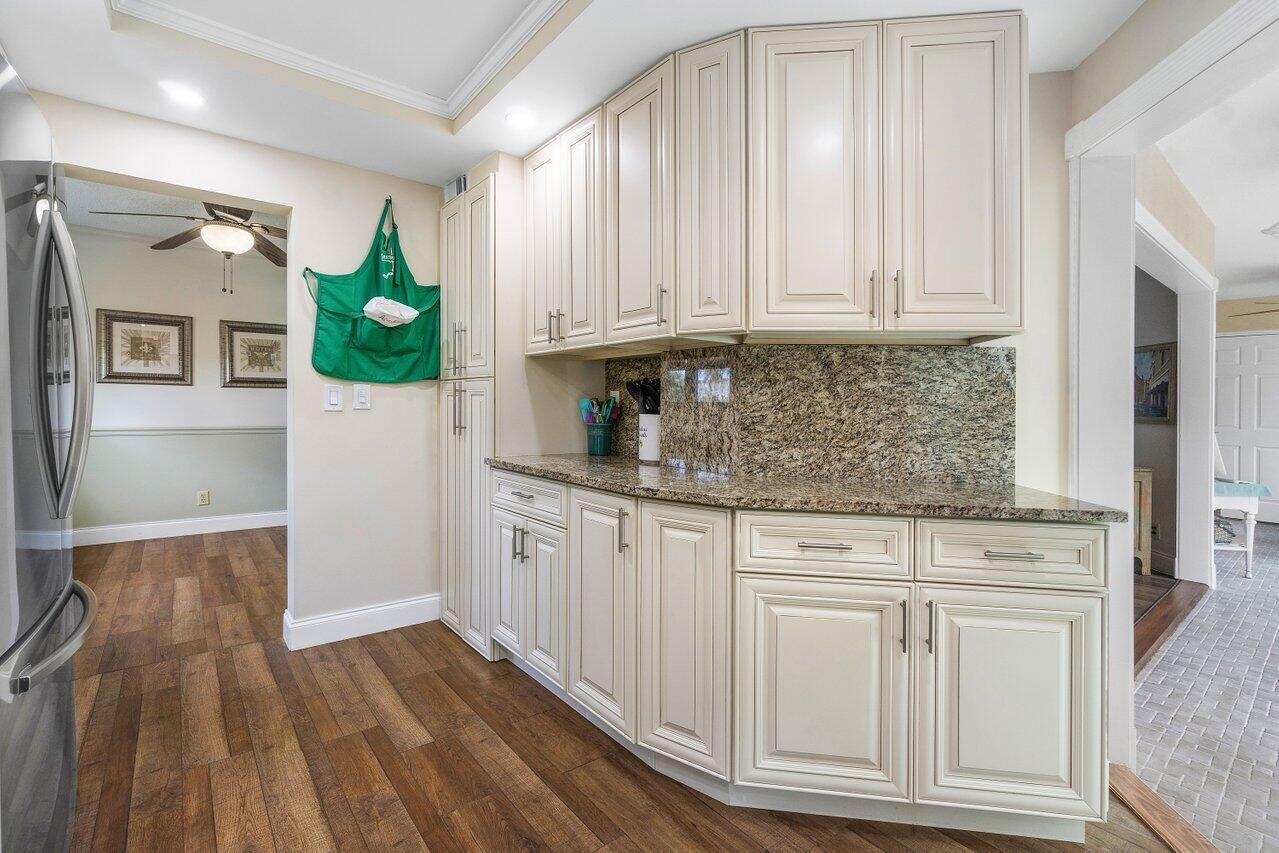 3755 Via Poinciana 216