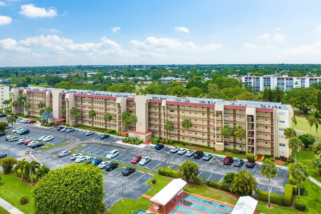 3755 Via Poinciana 216