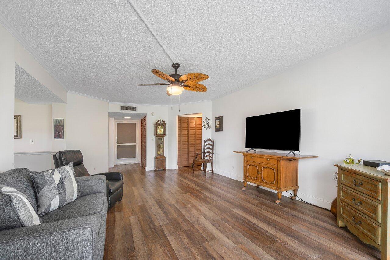 3755 Via Poinciana 216