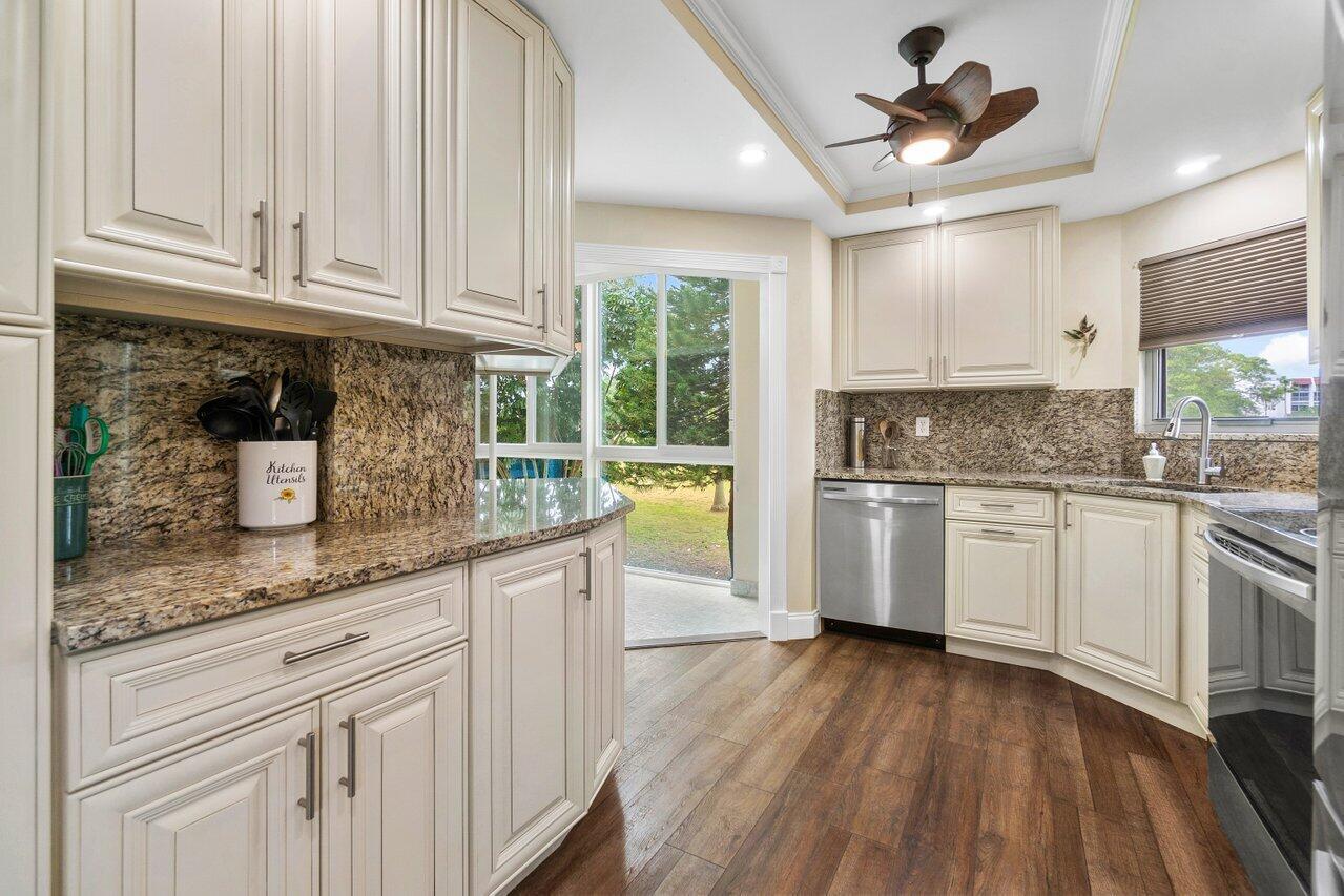 3755 Via Poinciana 216