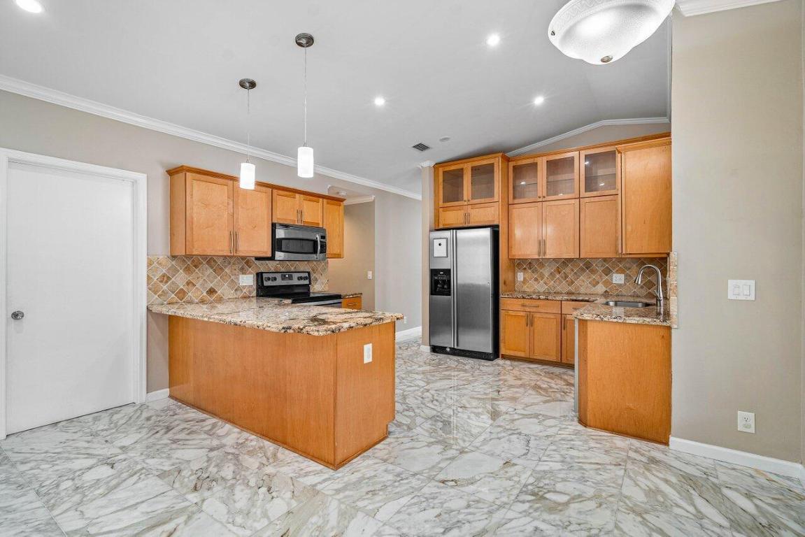 11670 Island Lakes Lane