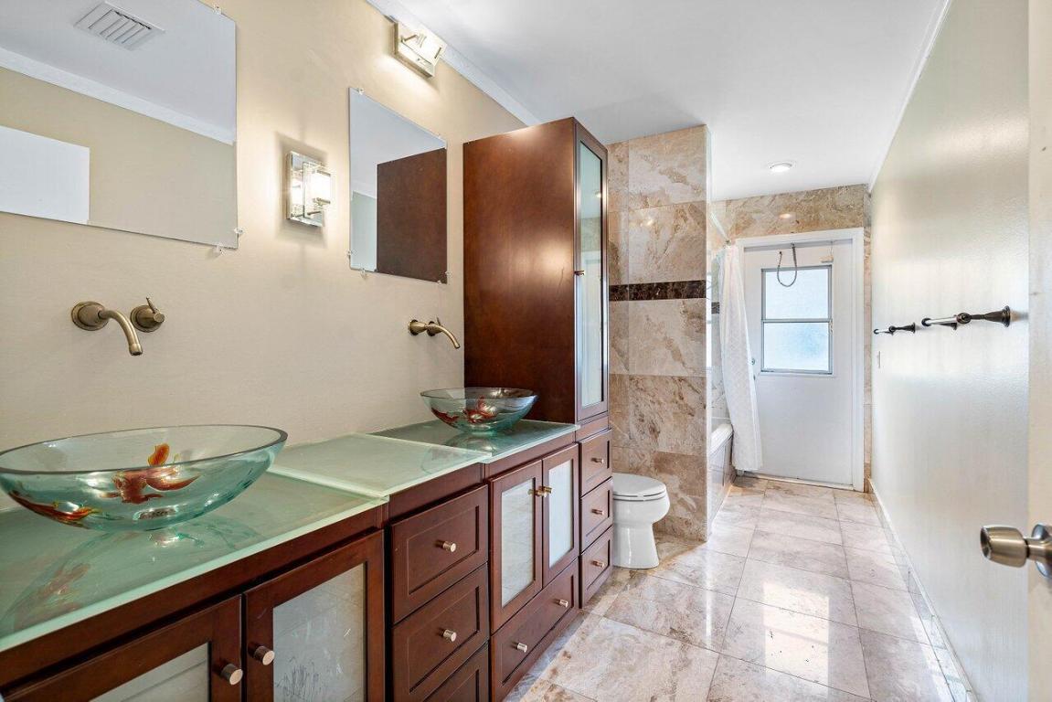 11670 Island Lakes Lane