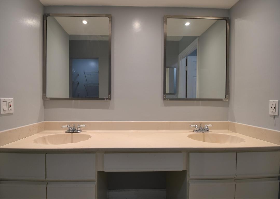 5087 Oak Hill Lane 324