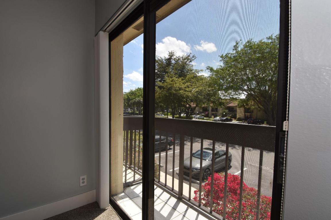 5087 Oak Hill Lane 324