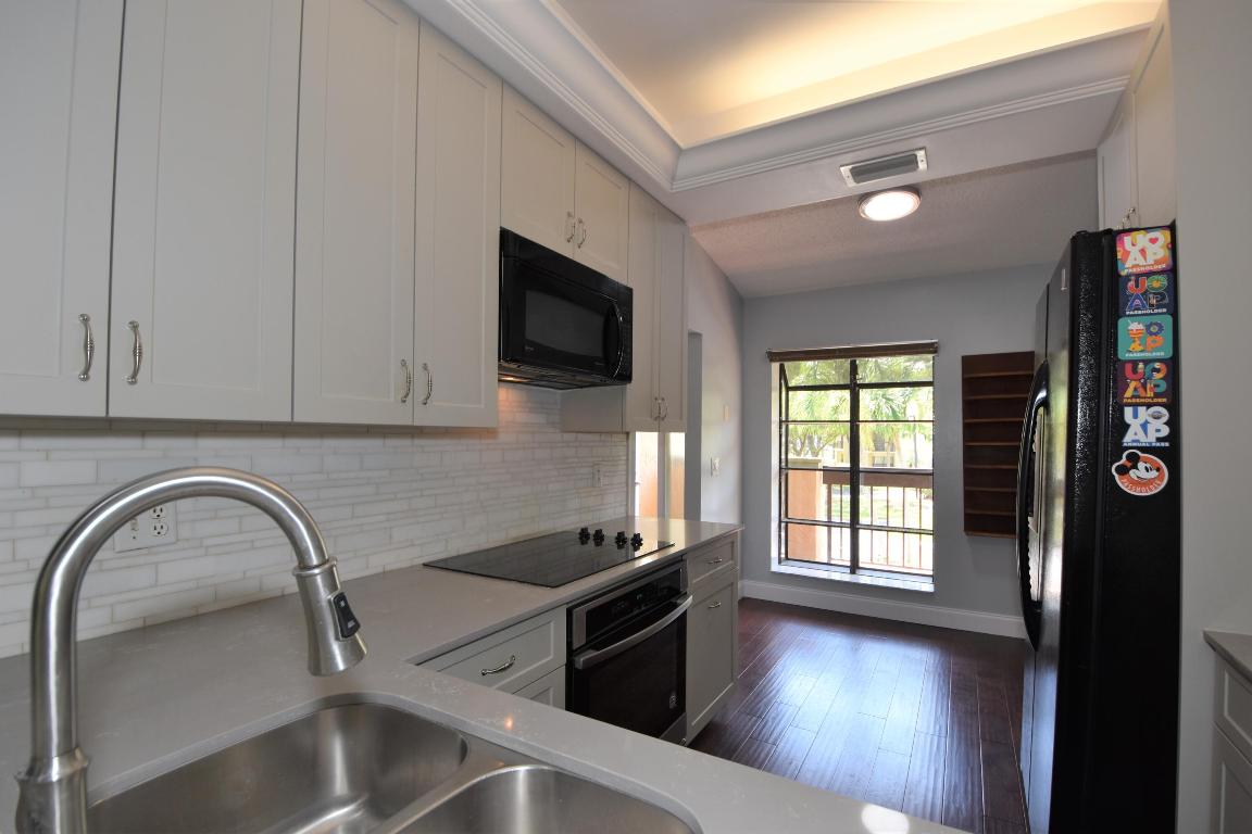 5087 Oak Hill Lane 324