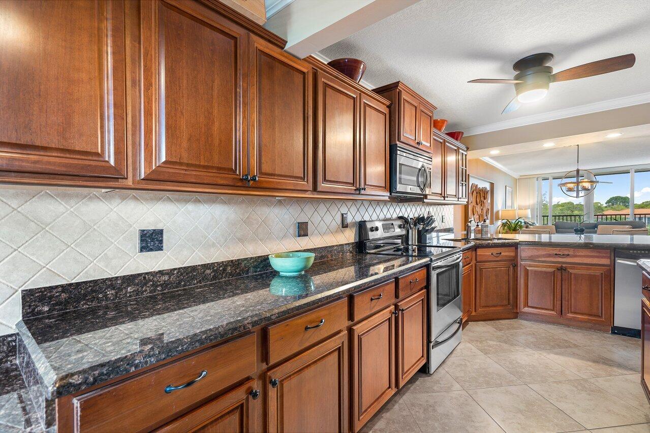 22 Royal Palm Way Unit 402