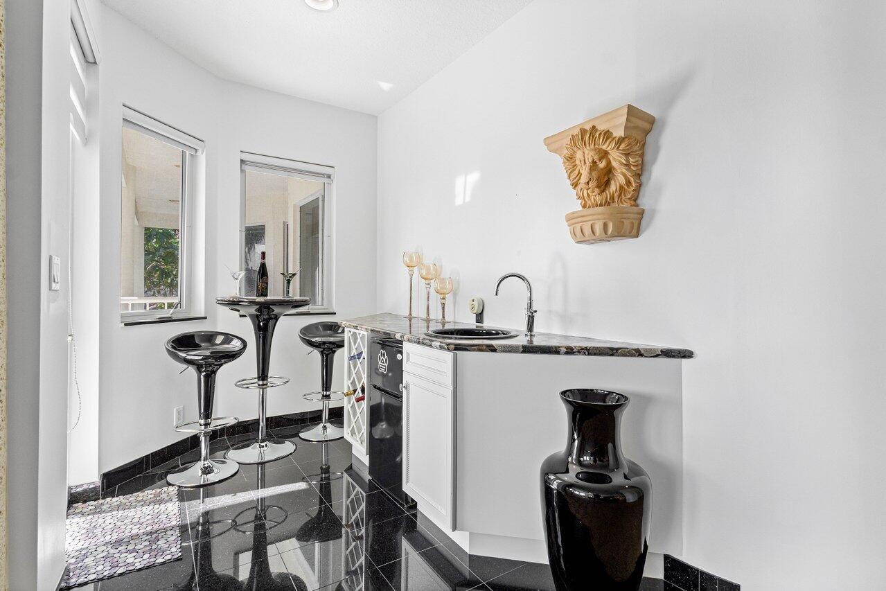 560 SW 15th Street