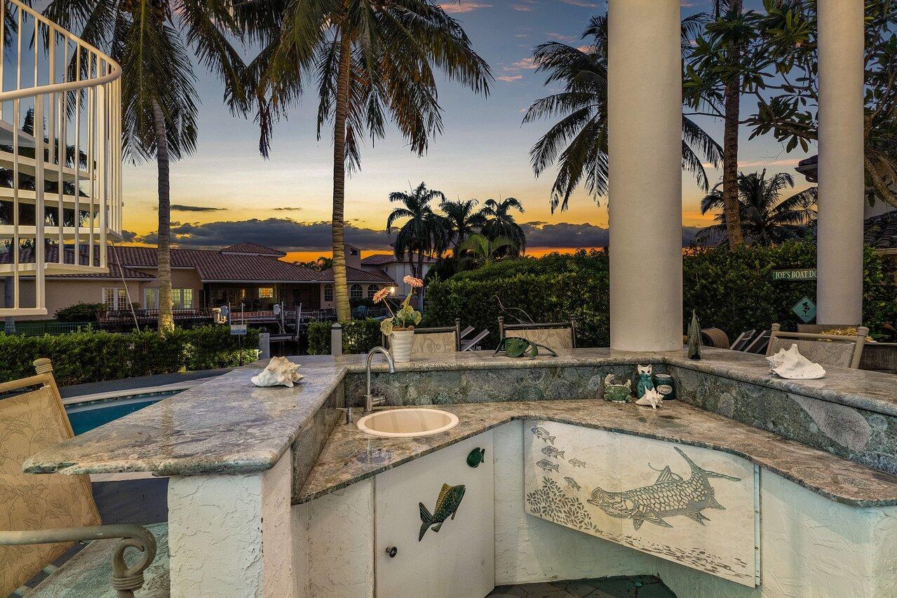 560 SW 15th Street
