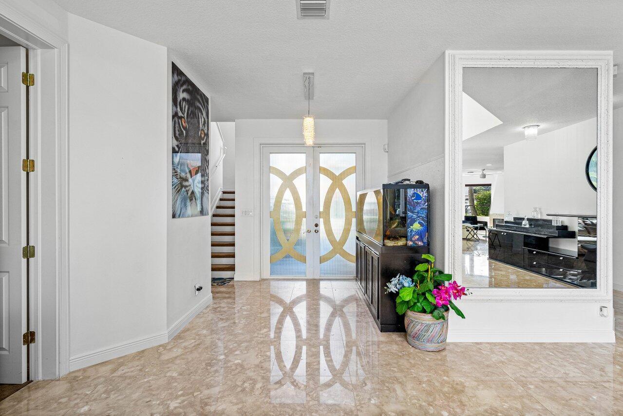 560 SW 15th Street