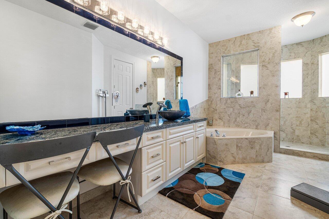 560 SW 15th Street