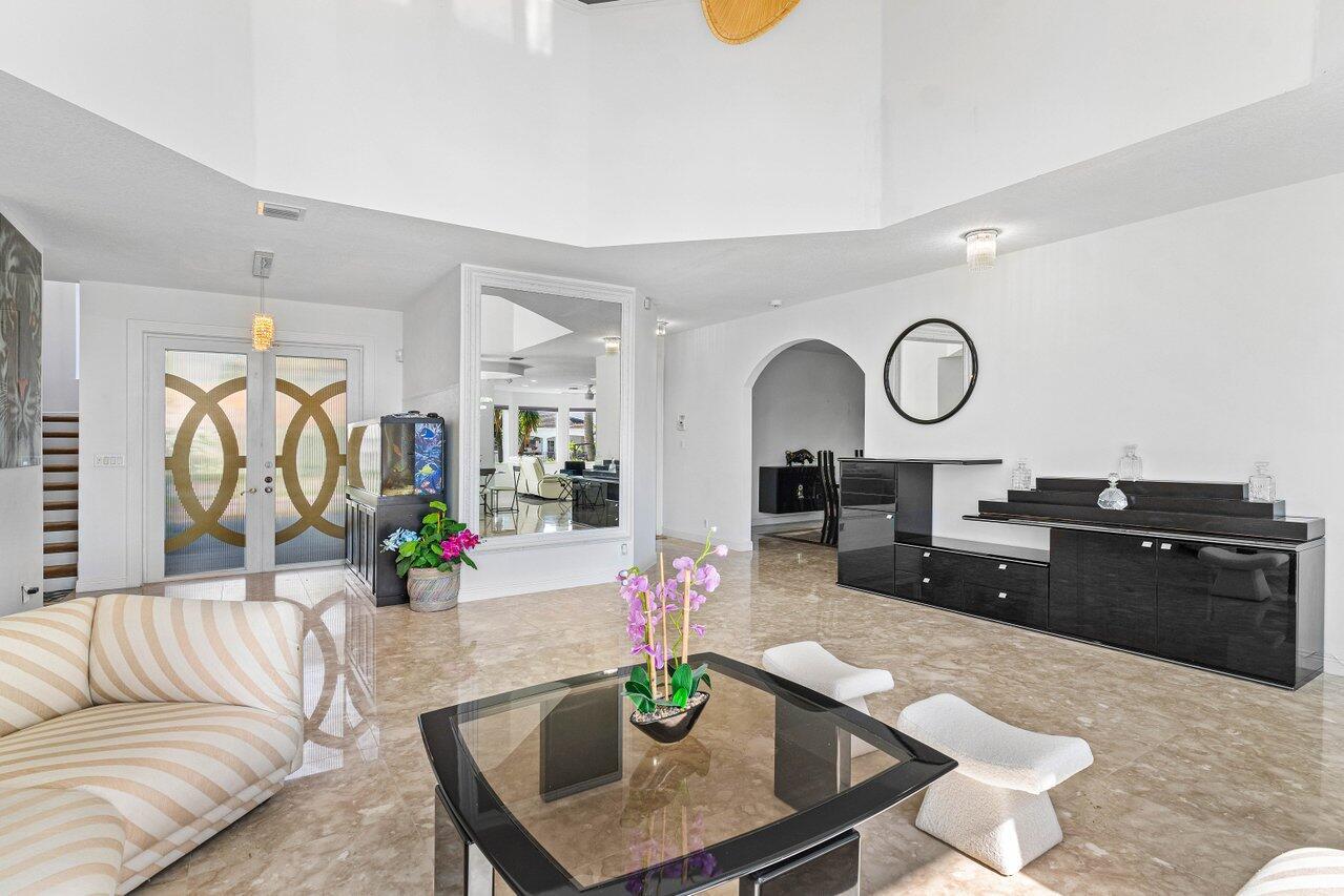 560 SW 15th Street