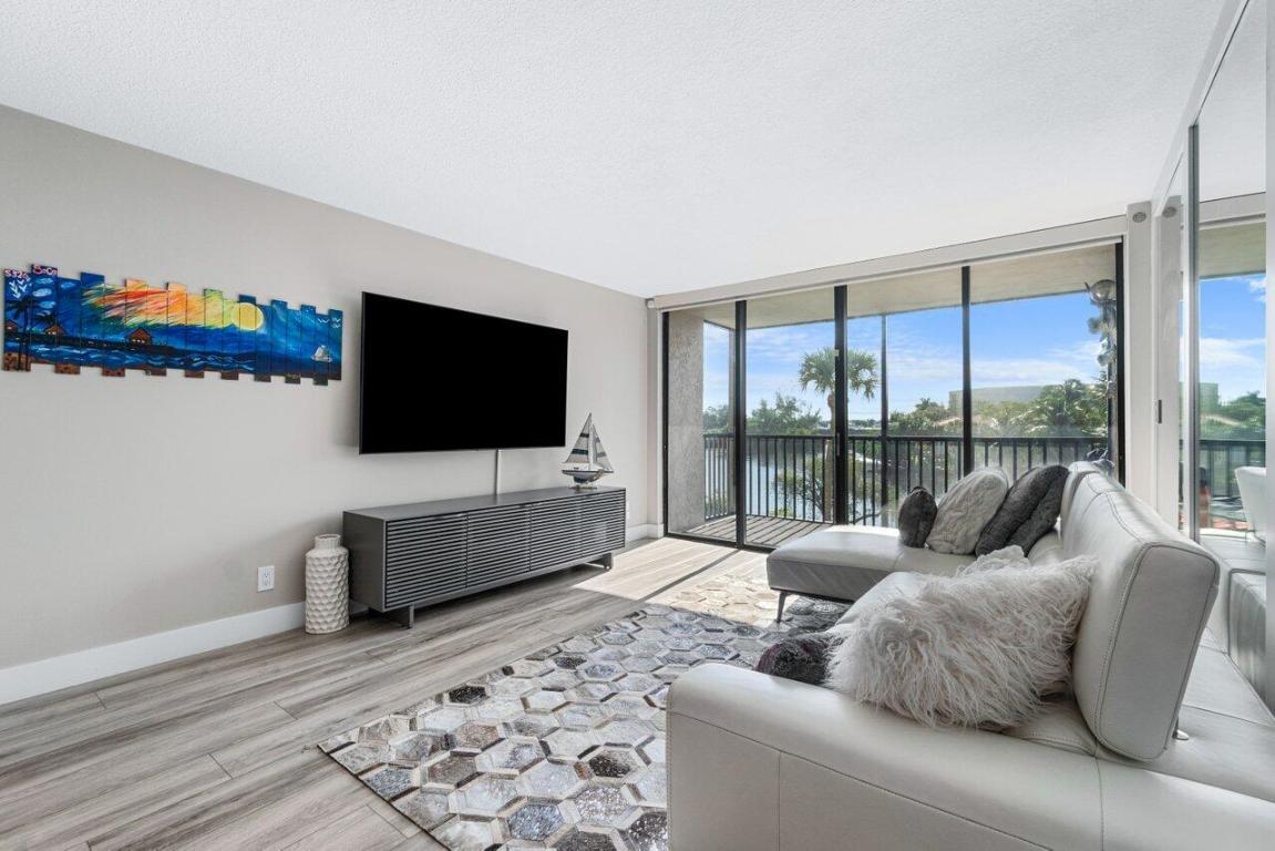 13 Royal Palm Way Unit 301