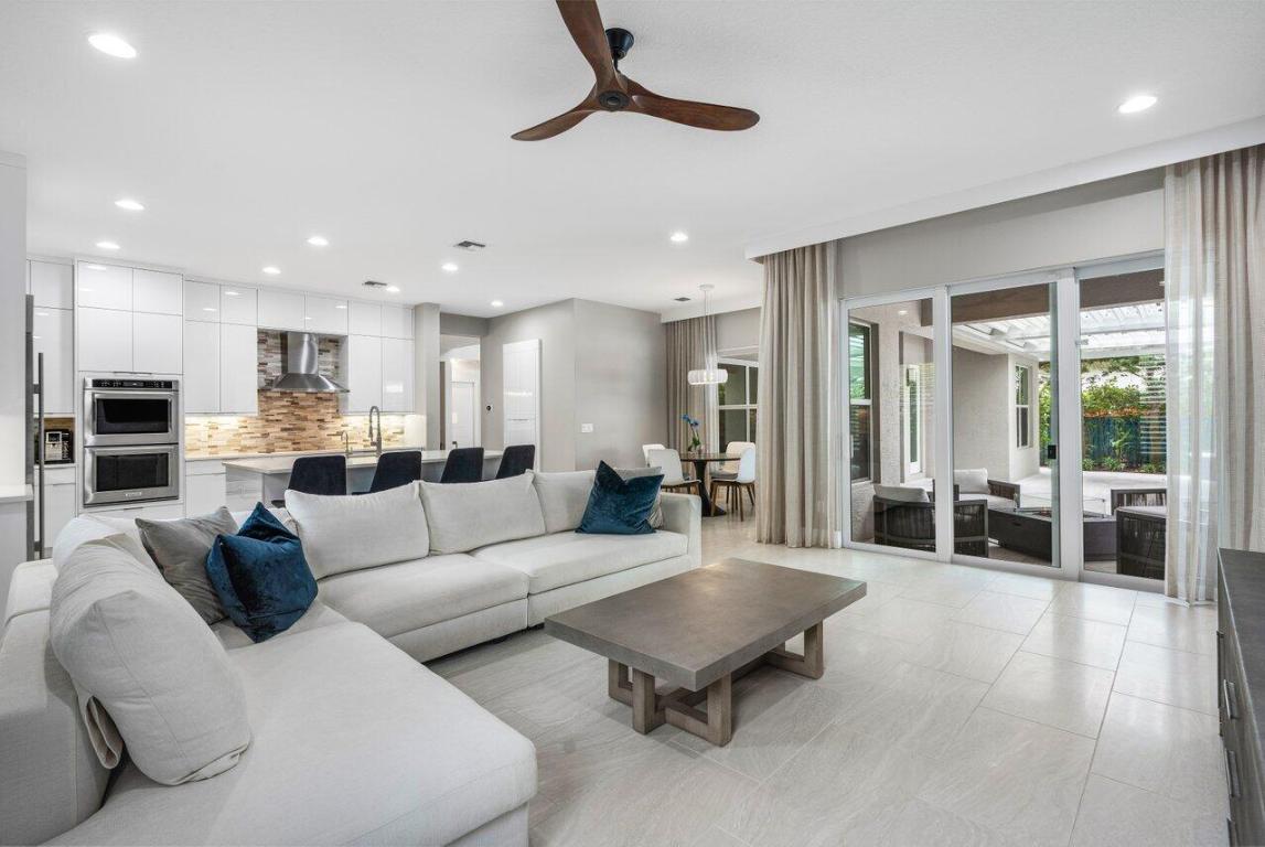 19878 Meadowside Lane