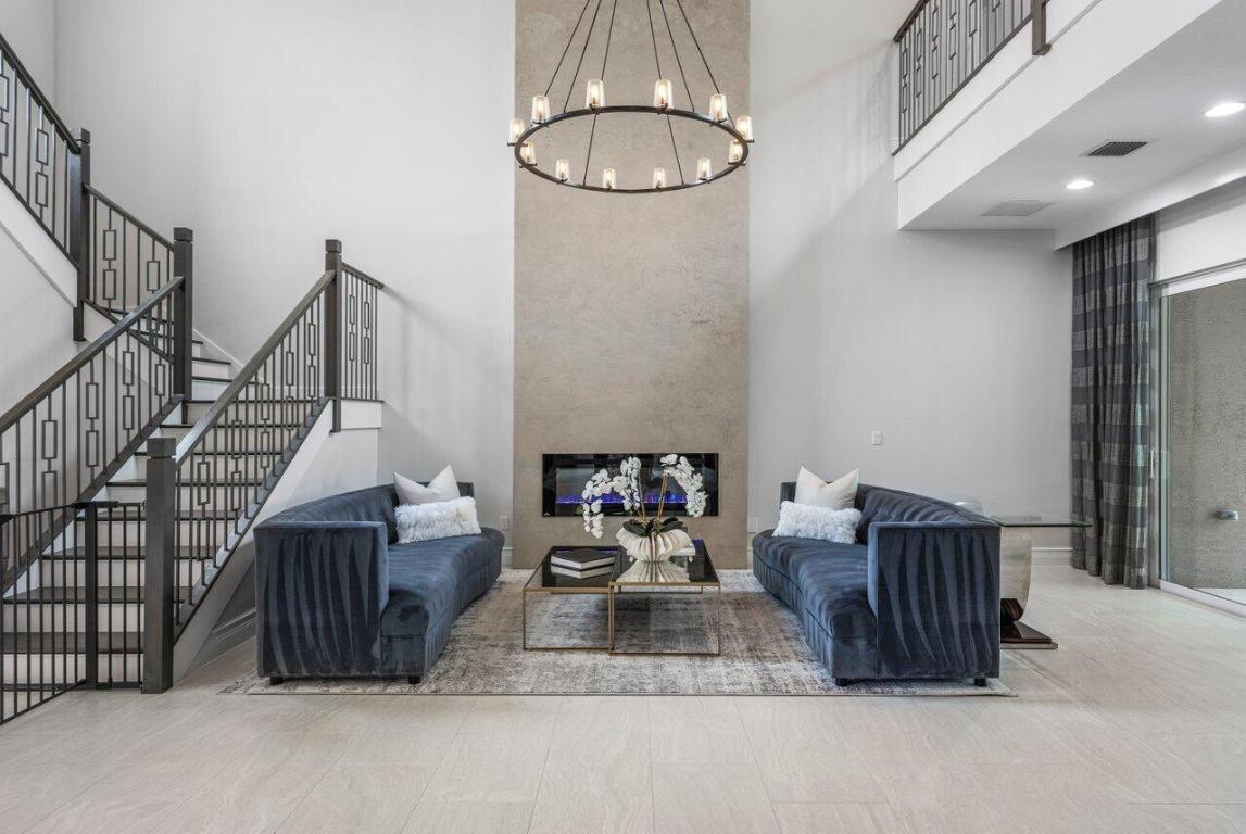 19878 Meadowside Lane