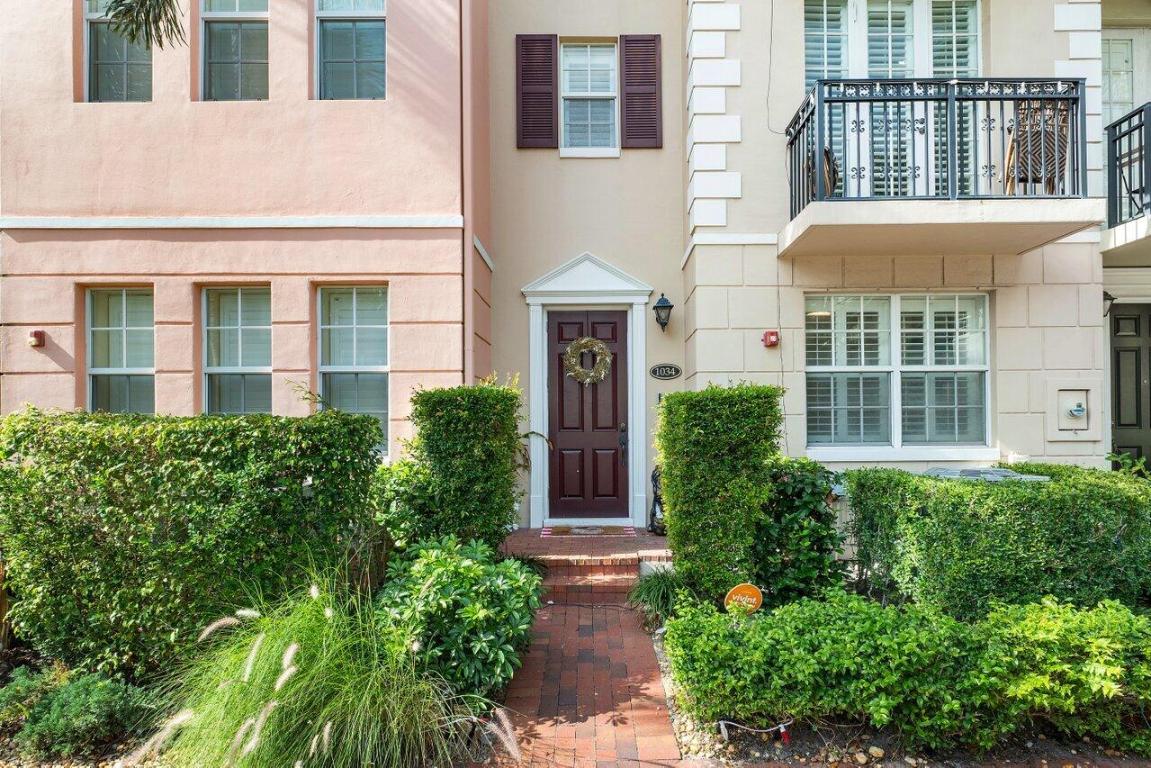 1034 E Heritage Club Circle