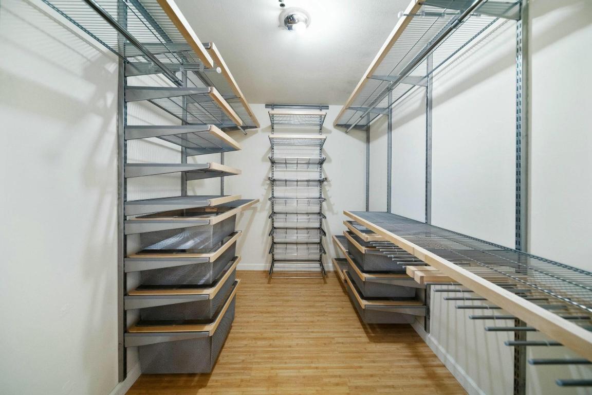 899 Jeffery Street 205