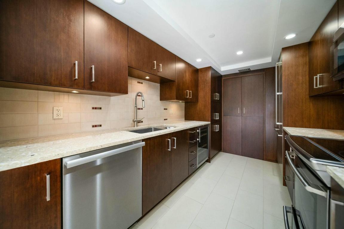 899 Jeffery Street 205