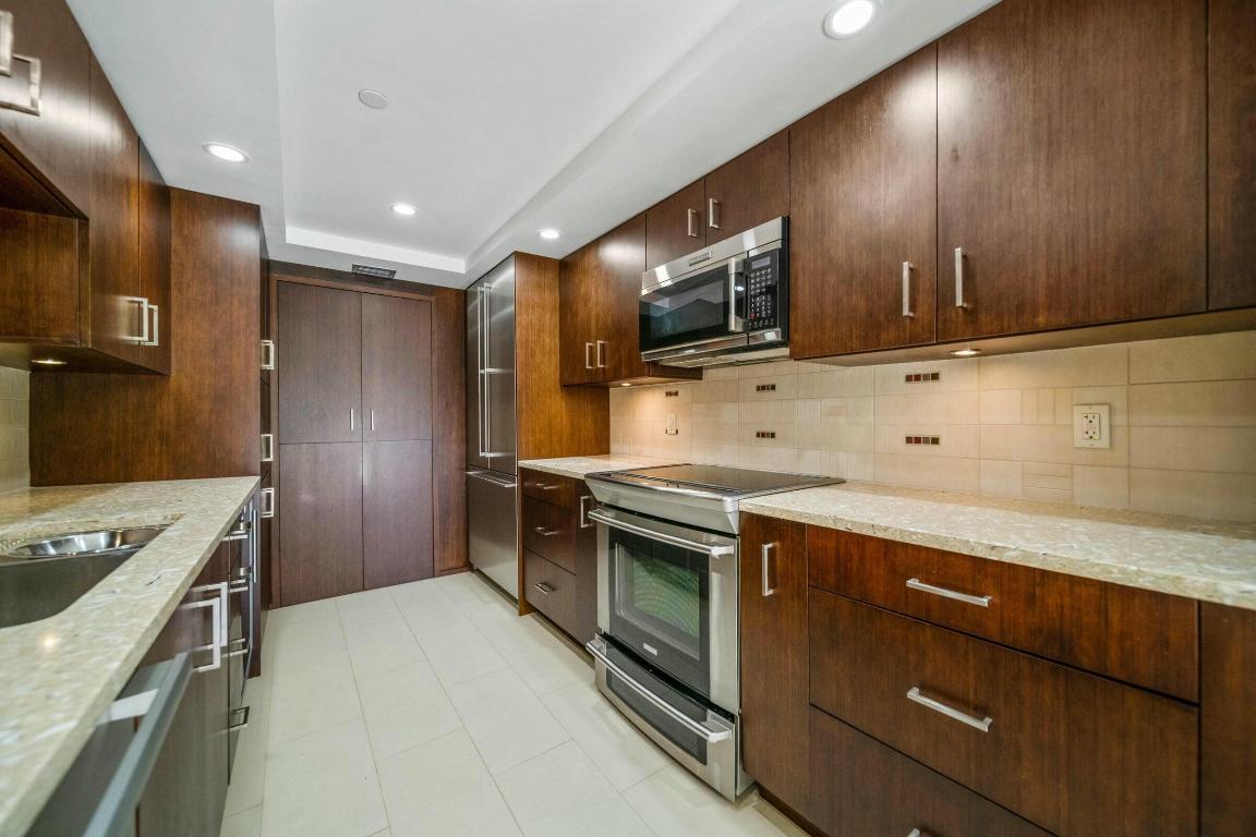 899 Jeffery Street 205