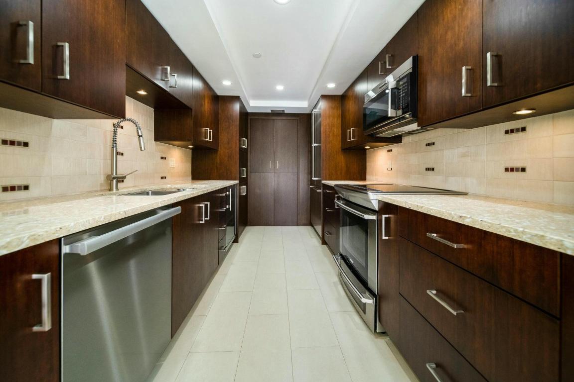 899 Jeffery Street 205