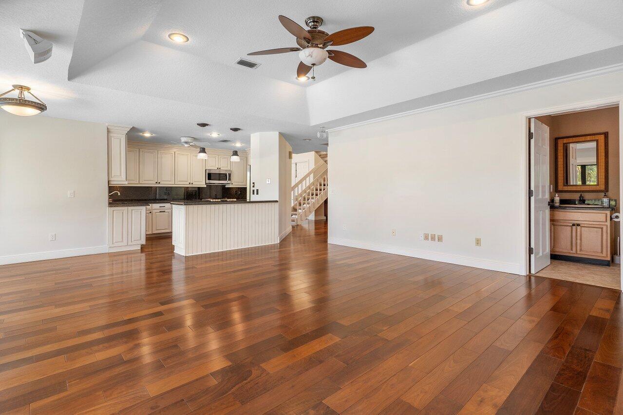 10744 Avenida Santa Ana