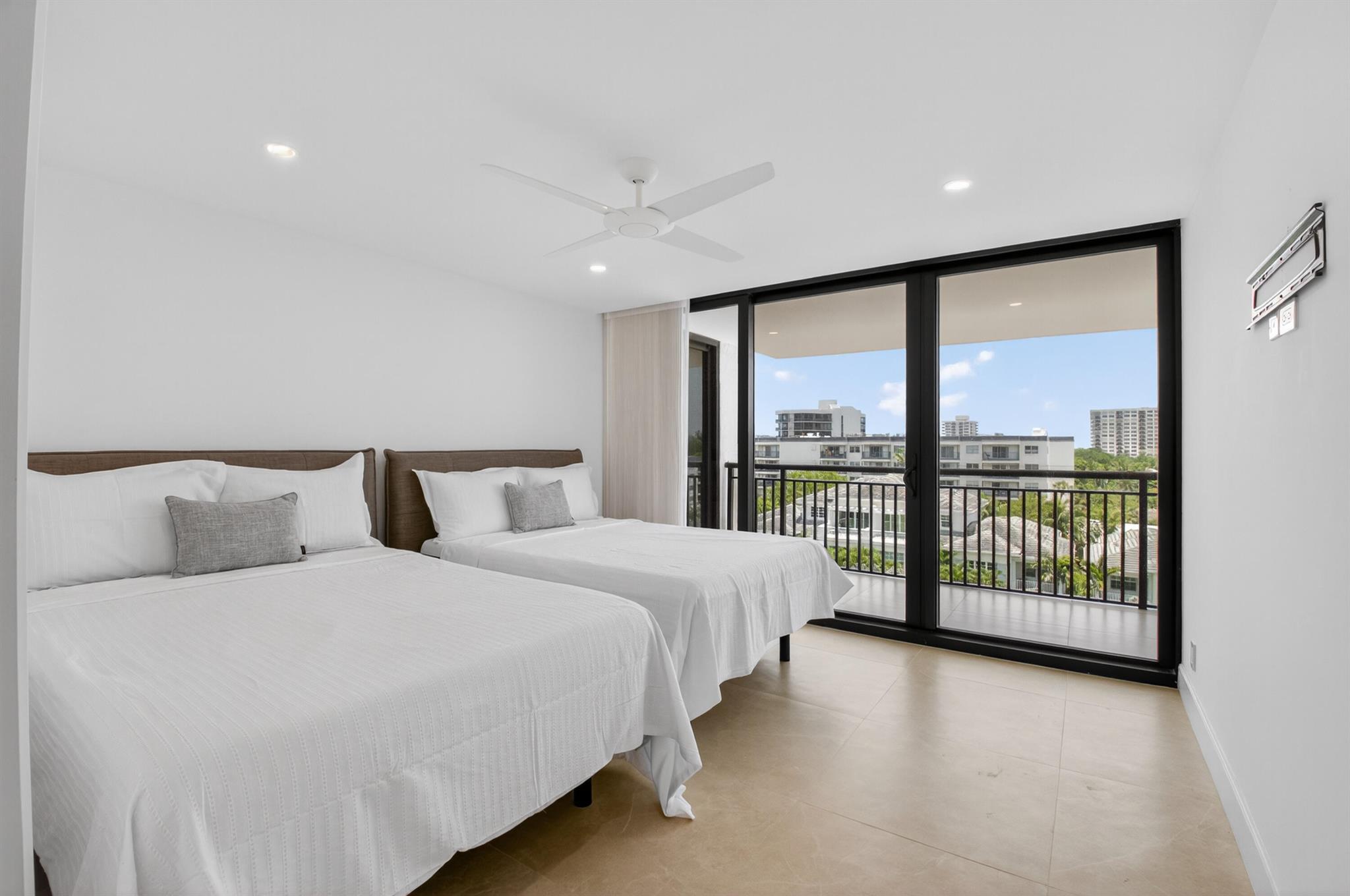 2667 N Ocean Boulevard I612