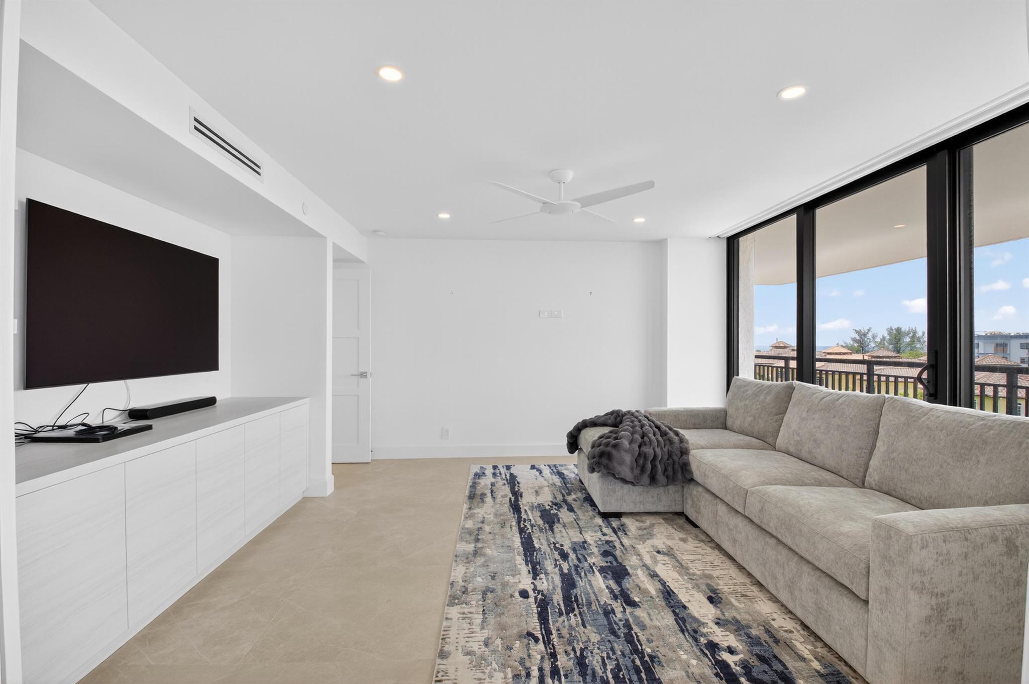 2667 N Ocean Boulevard I612