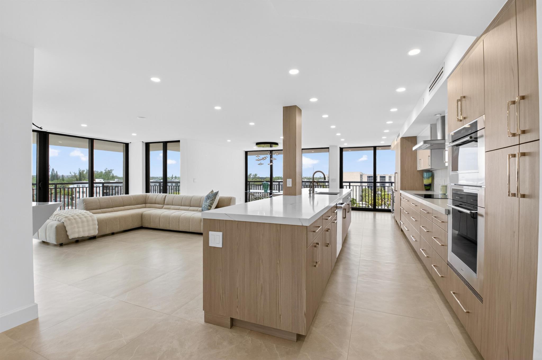 2667 N Ocean Boulevard I612