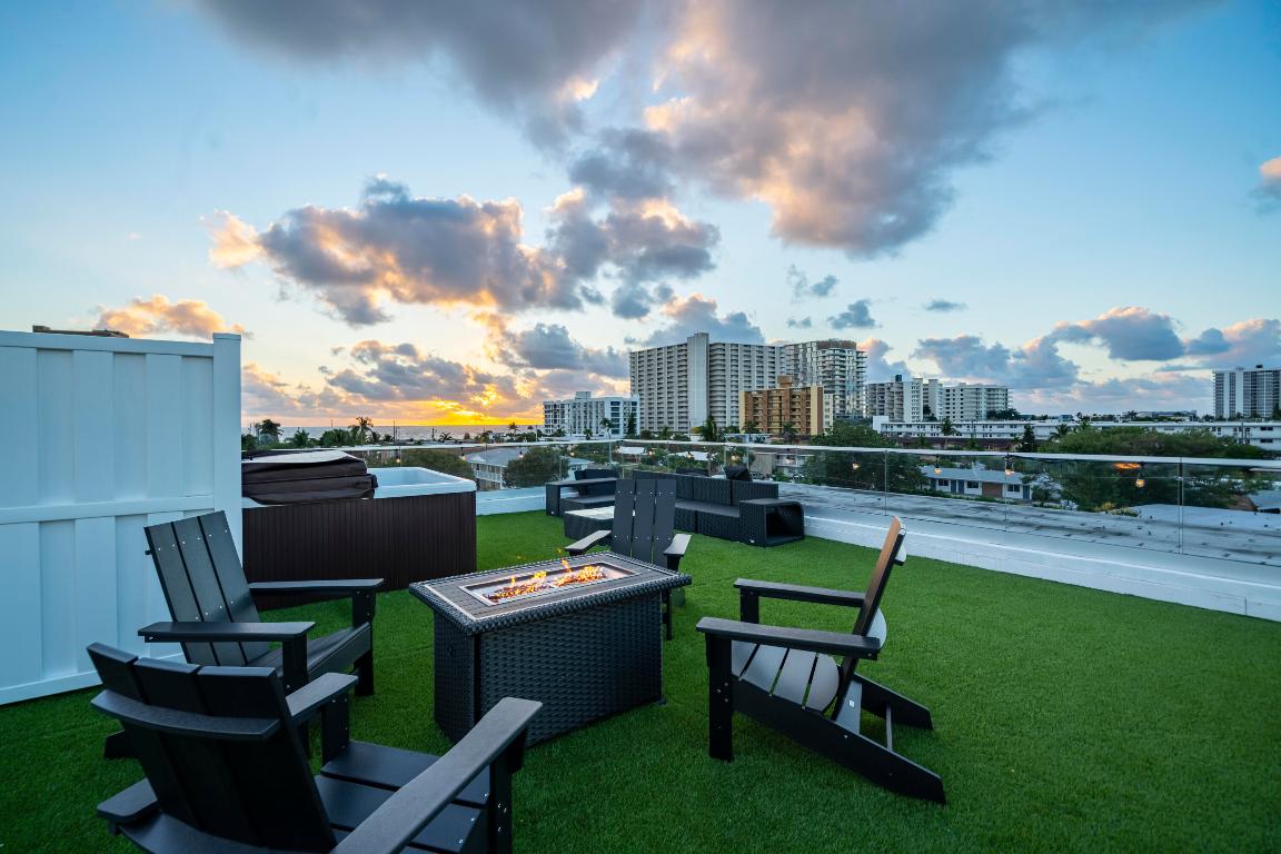 1000 N Riverside Drive