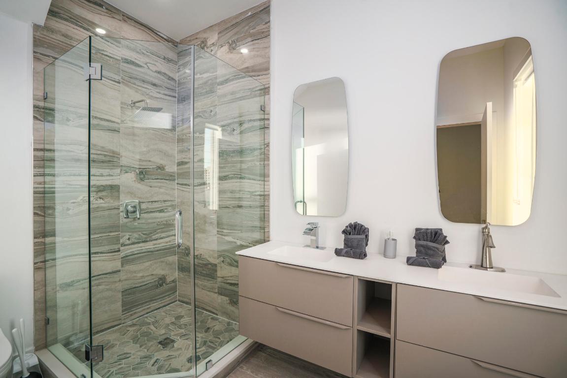 1000 N Riverside Drive