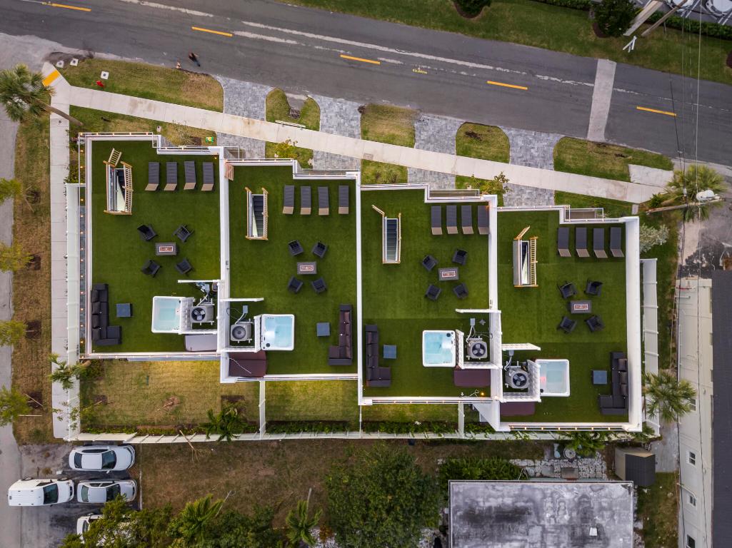 1000 N Riverside Drive