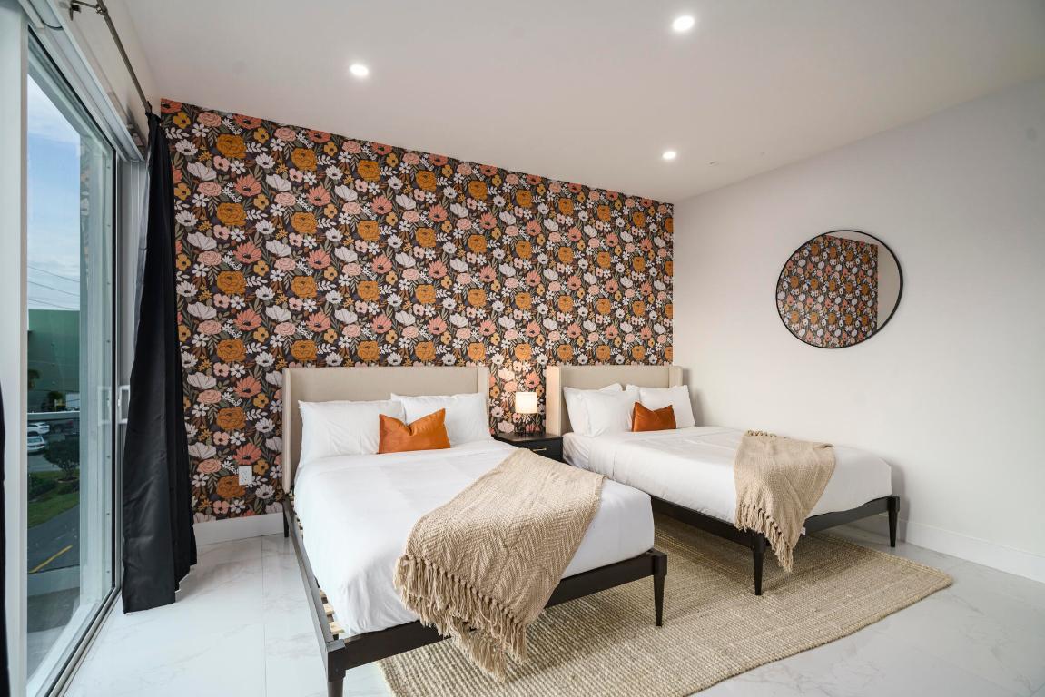 1000 N Riverside Drive