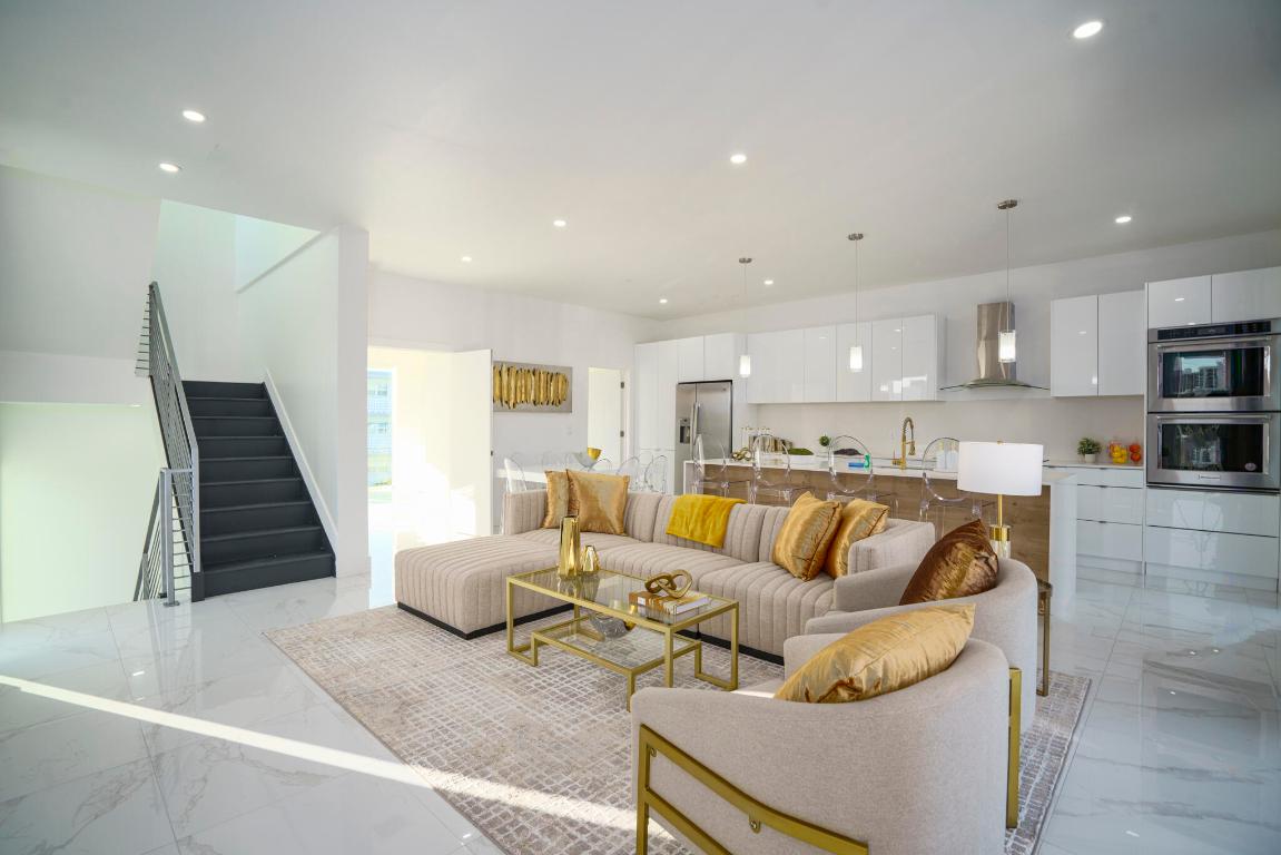 1000 N Riverside Drive