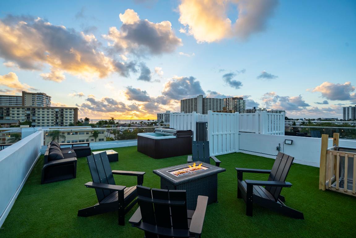 1000 N Riverside Drive