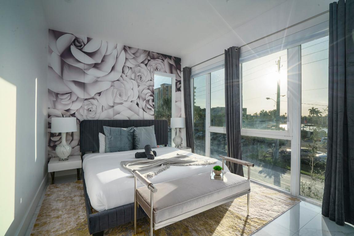 1000 N Riverside Drive